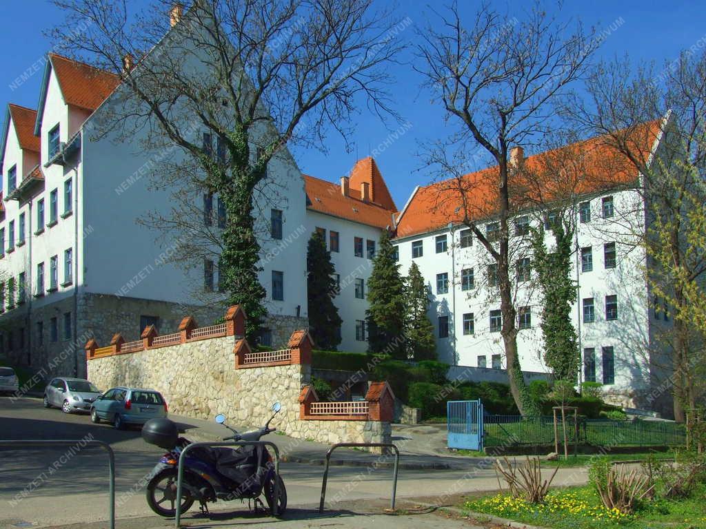 Városkép - Budapest - Felújított lakóépület a Városmajorban