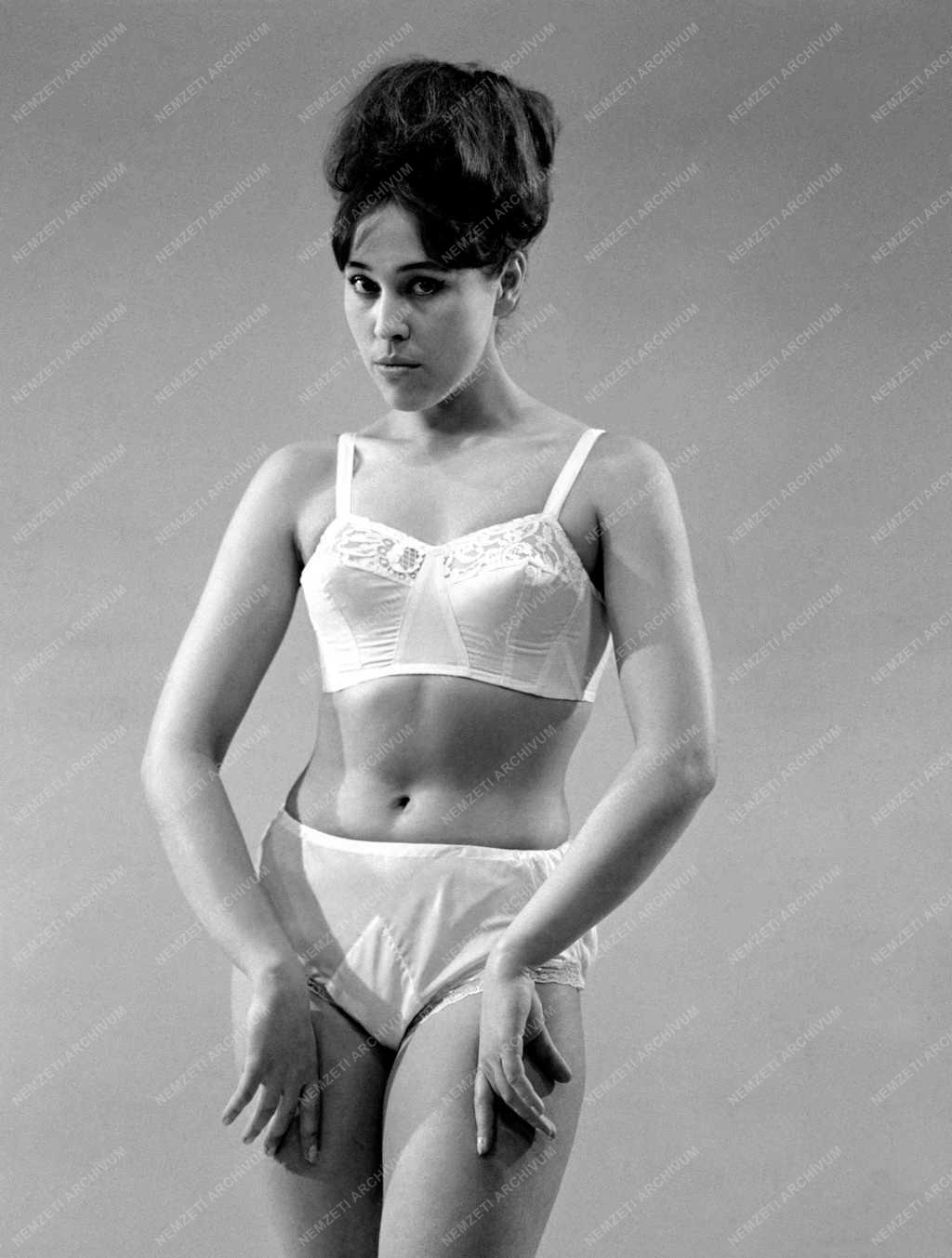 Divat - Fehérnemű bemutató 