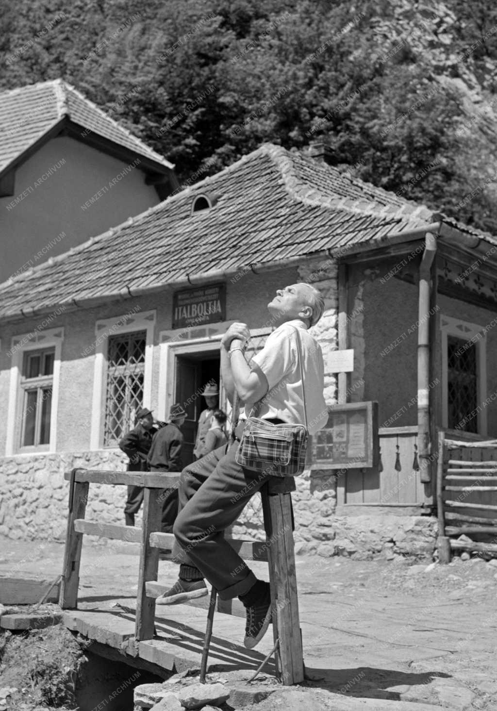 Szabadidő - Kiránduló Ómassán