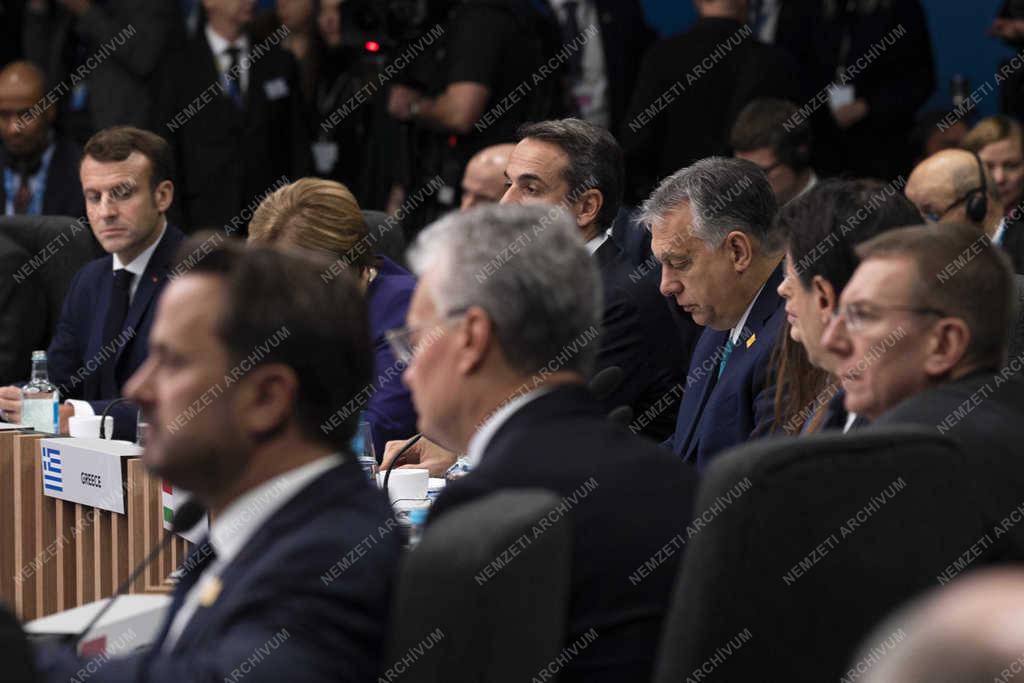Orbán Viktor a londoni NATO-csúcson