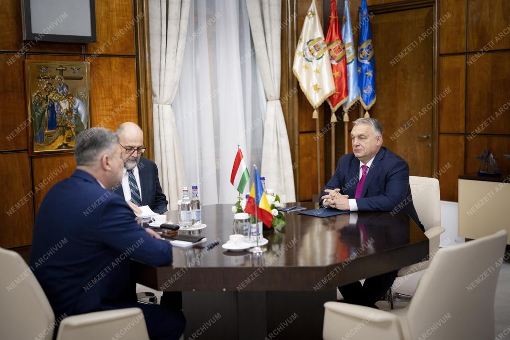 Orbán Viktor Bukarestben