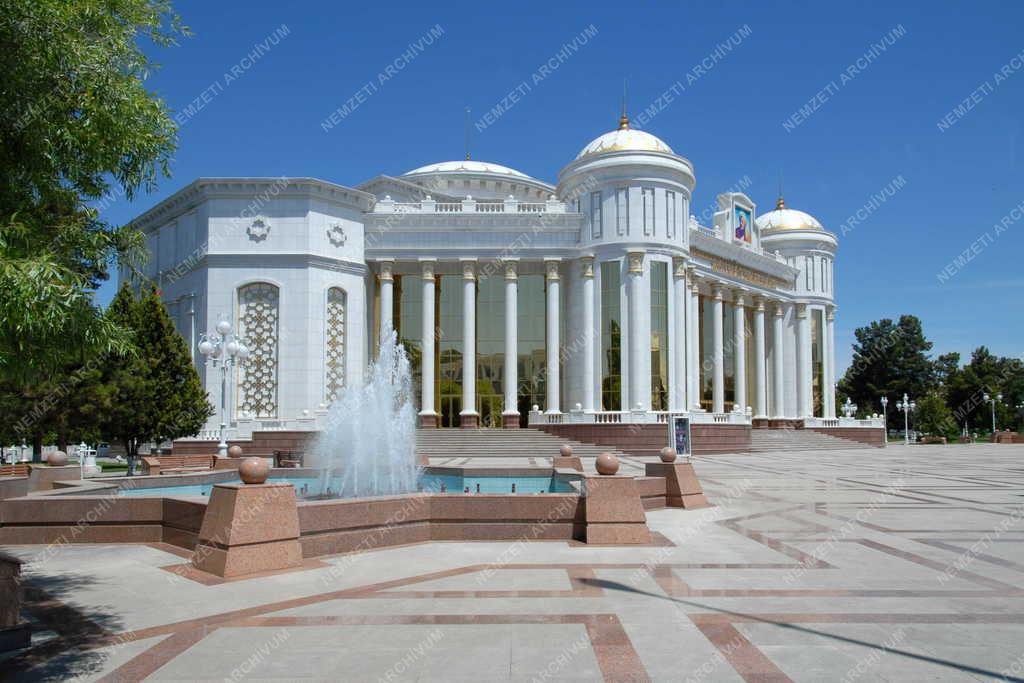 Türkmenisztán - Asgabat - Nemzeti Zenei és Drámaszínház