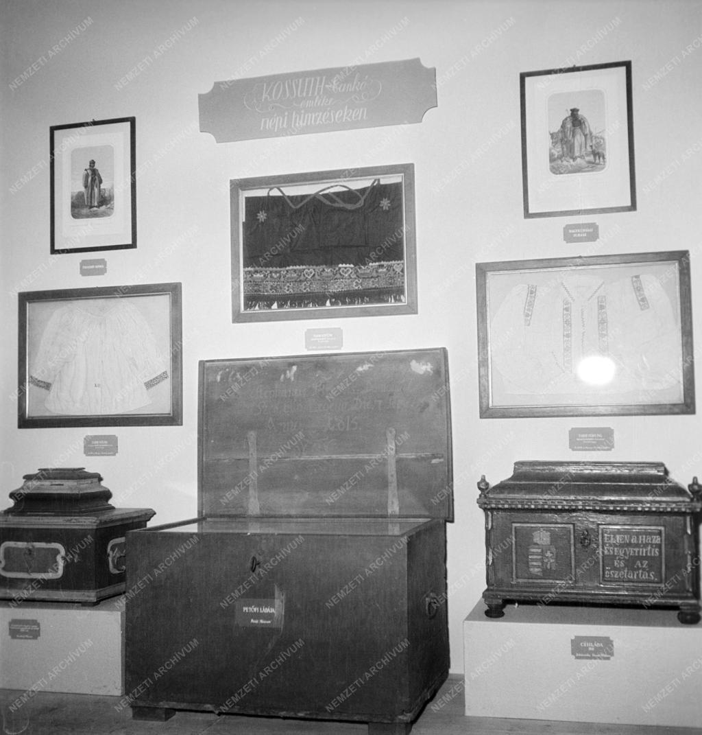 Kiállítás - Emlék és Ereklye