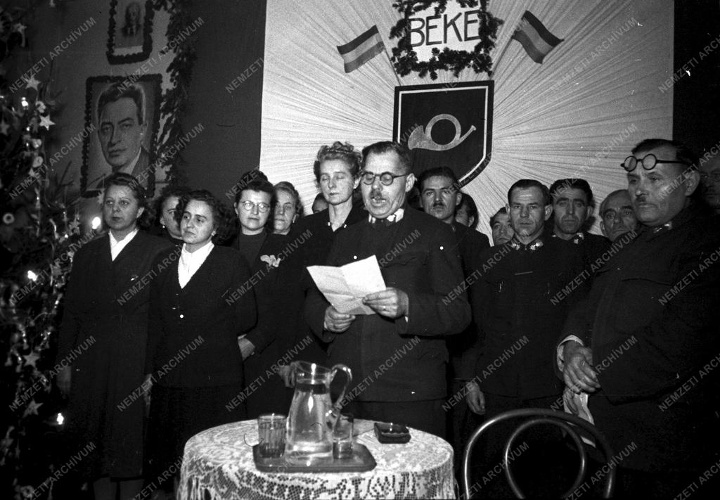 Vegyes - Karácsonyi ünnepségek - 4. számú Posta 
