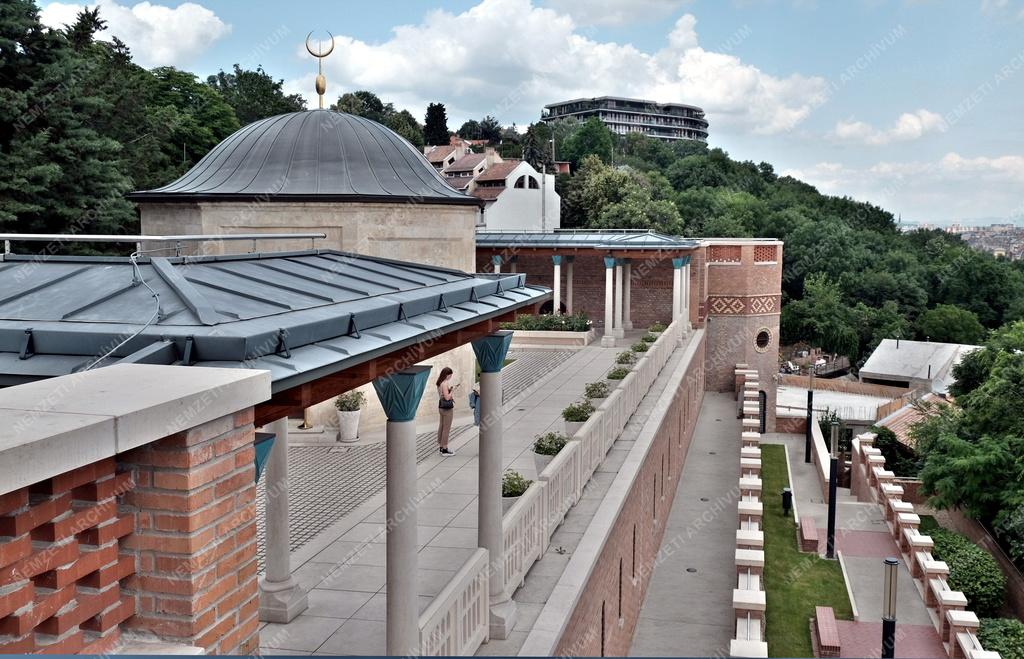 Kultúra - Budapest - Gül Baba türbéje a Rózsadombon