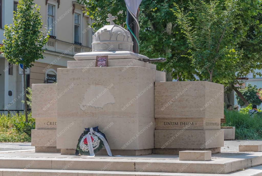 Emlékmű - Székesfehérvár - Országzászló emlékmű