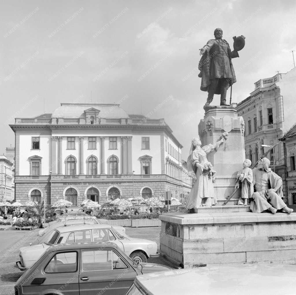 Városkép-életkép - A szegedi Kossuth-szobor