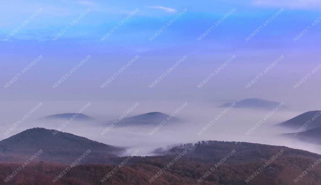 Tájkép - Pilisszentkereszt - Őszi párás hajnal