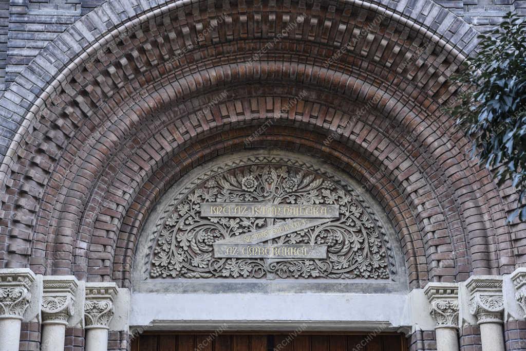 Egyházi épület - Budapest - Budapesti Kaniziusz Szent Péter templom