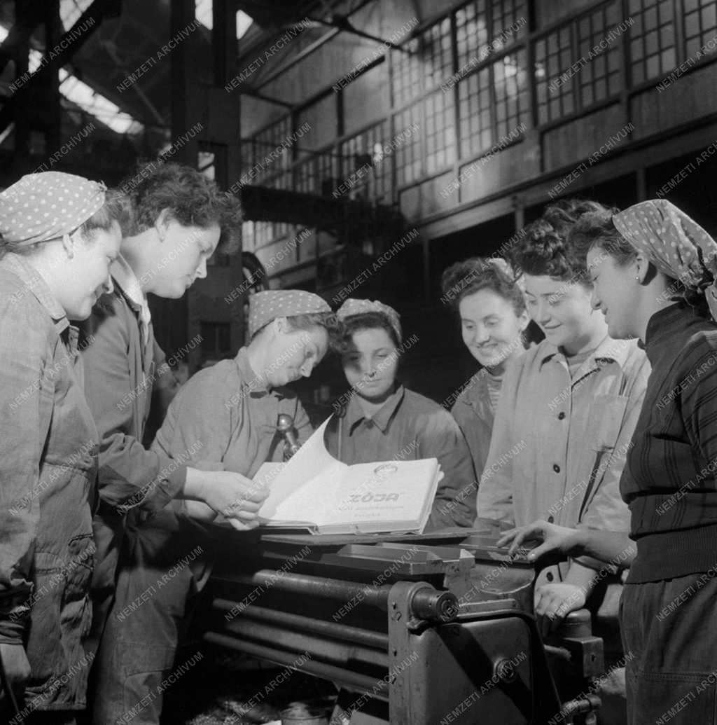 Ipar - Óbudai Hajógyár - A nehézipar első női brigádja