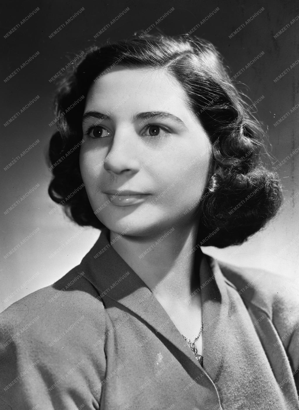 Csinády Dóra balettművész