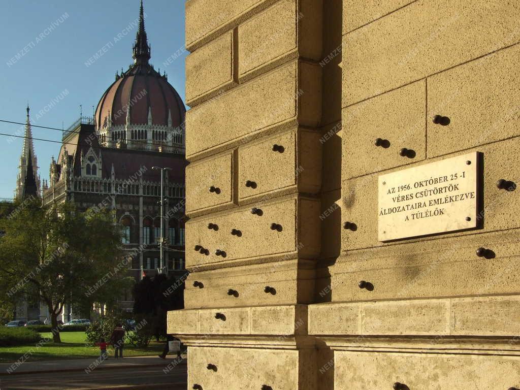Táj, város - Budapest - 1956 emléke a Kossuth téren