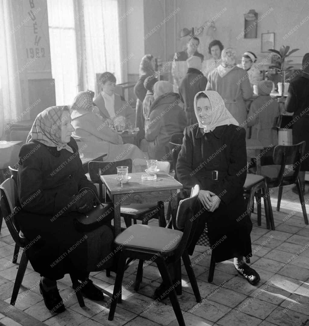 Vendéglátás - Kiállítás - Cukrászverseny kiállításának vendégei