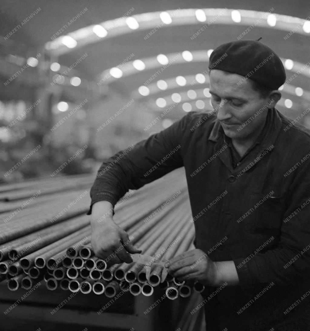 Ipar - A Csepel Vas- és Fémművek csőgyára