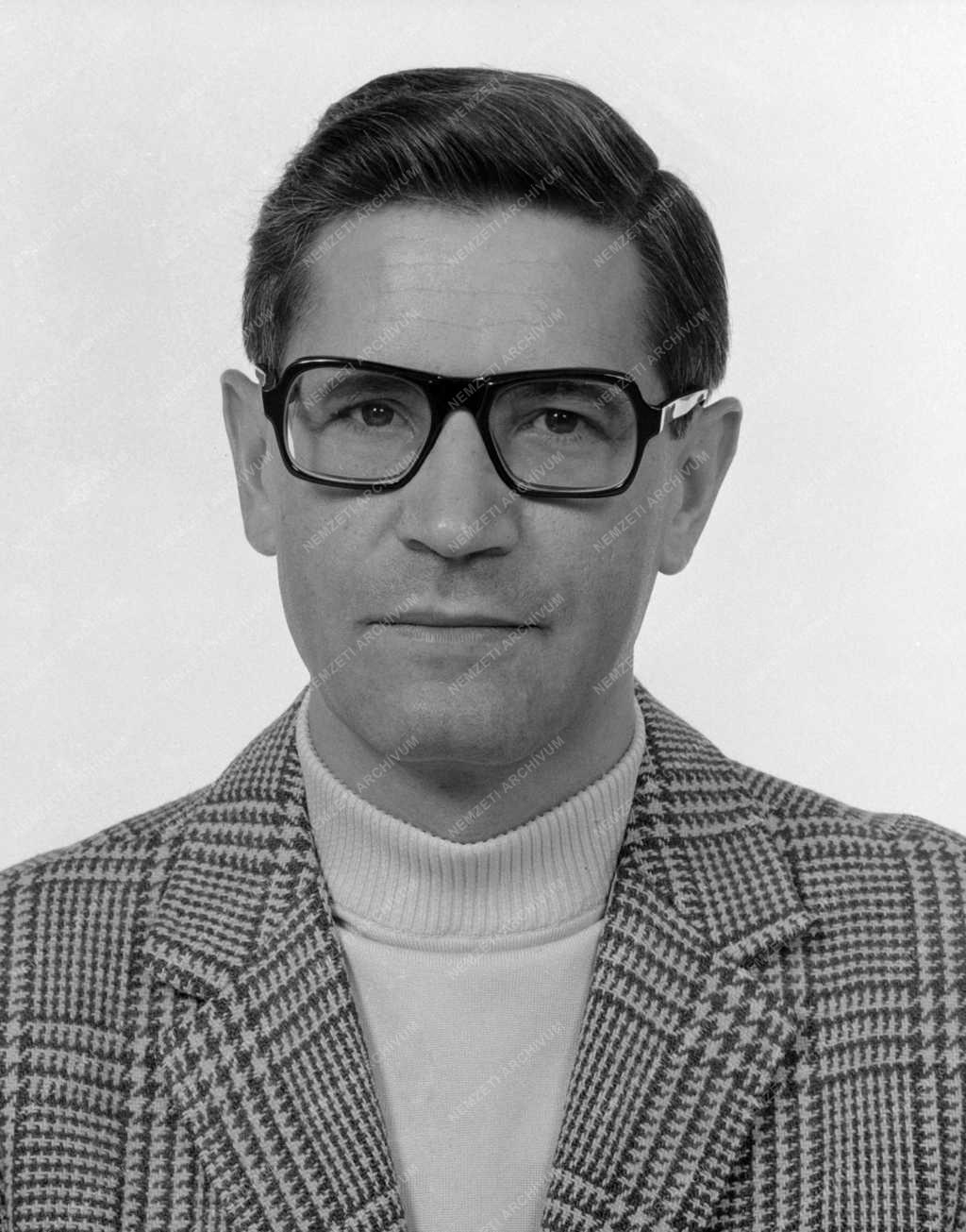 Személy - MTI - Köves Tibor