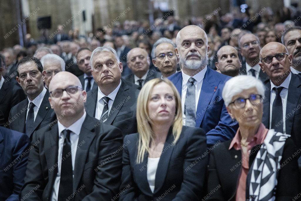 Orbán Viktor Silvio Berlusconi búcsúztatásán
