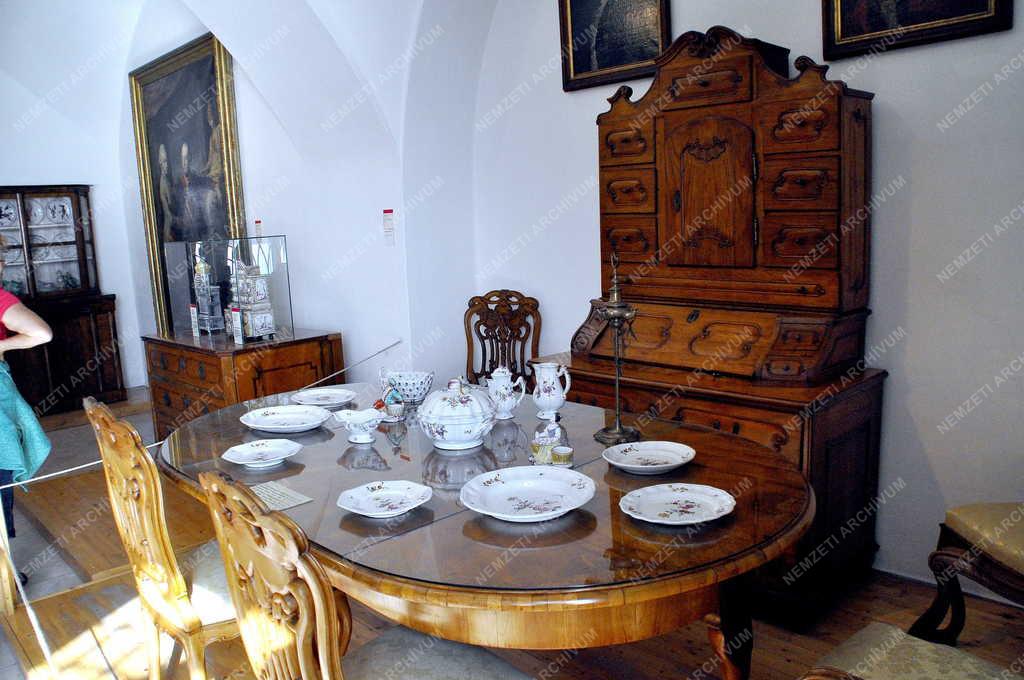 Kiállítás - Tata - Kiállítás a Kuny Domokos Múzeumban