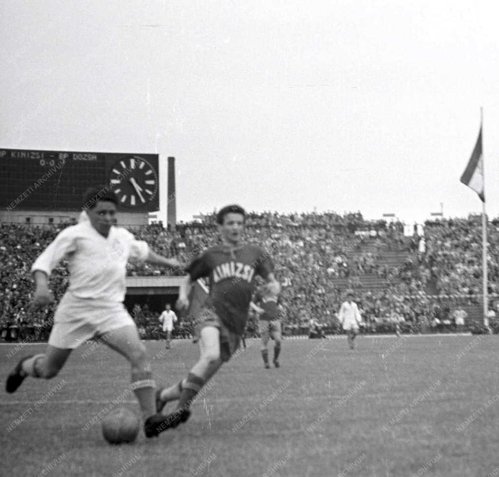 Sport - Labdarúgás - Budapesti Dózsa - Budapesti Kinizsi mérkőzés