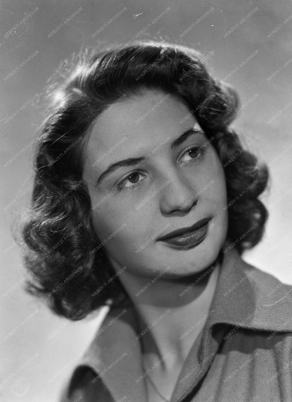 Csinády Dóra balettművész
