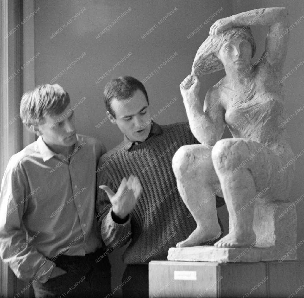 Kultúra - Meszlényi János szobrászhallgató kiállítása
