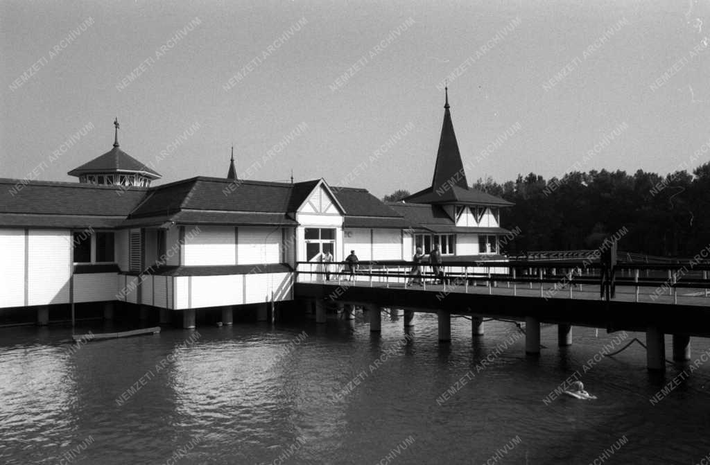 Egészségmegőrzés - Újjáépítették a hévizi Tófürdő épületét