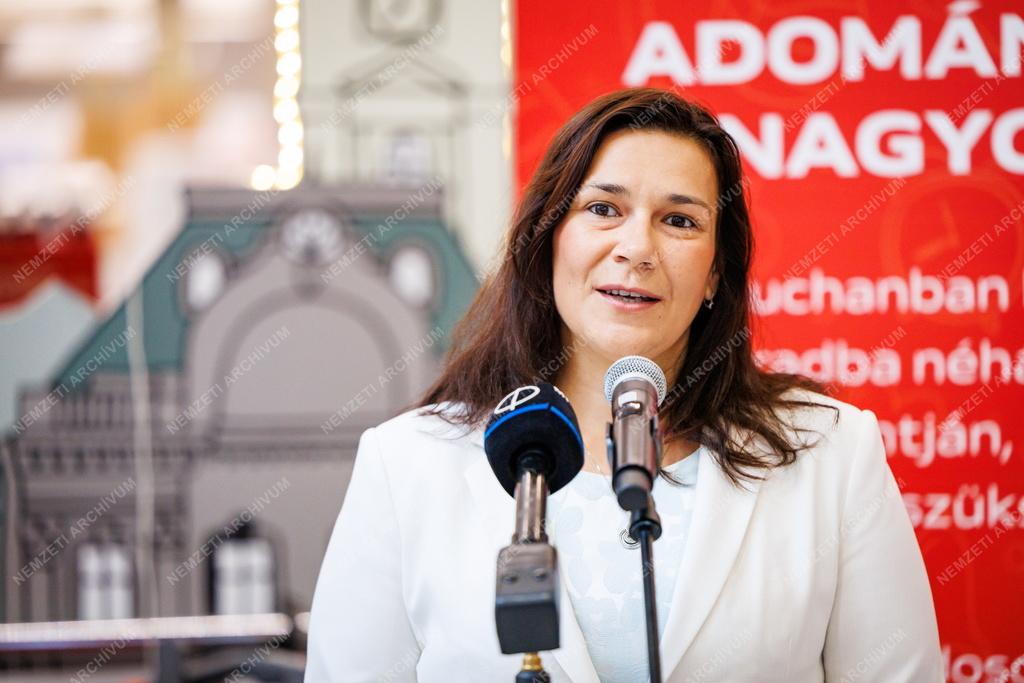 Elindult a nagycsaládosok és az Auchan közös tanszergyűjtése