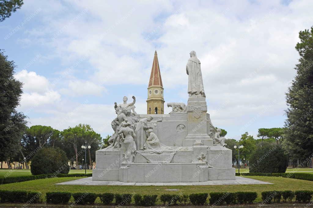 Műalkotás - Arezzo - Petrarca emlékmű