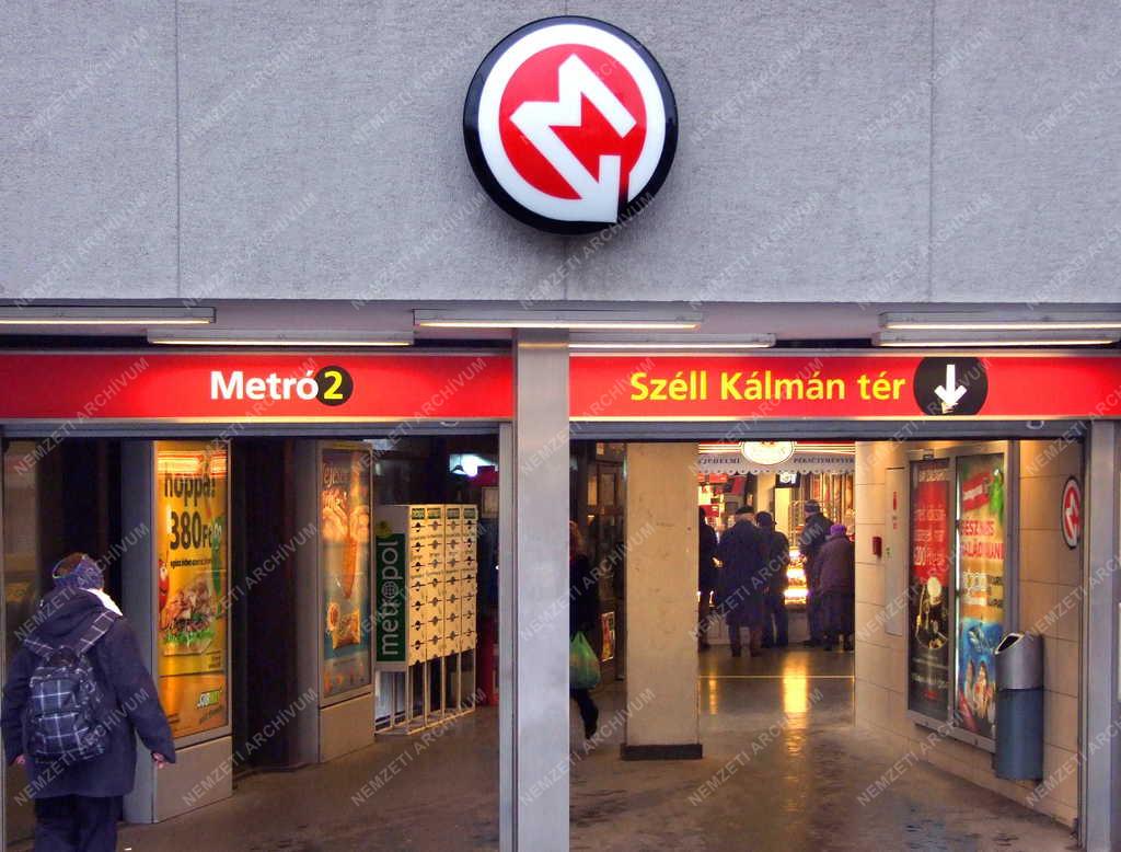 Közlekedés - Metróállomás a Széll Kálmán téren