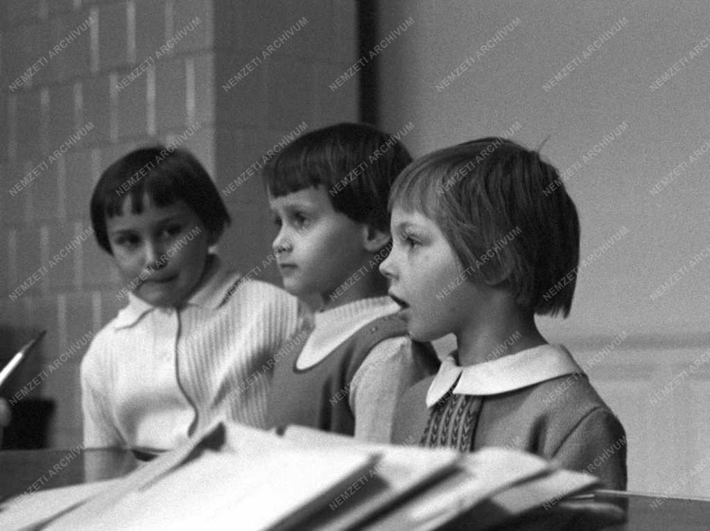 Művészet - Felvétel a Magyar Rádió és Televízió gyermekkórusába