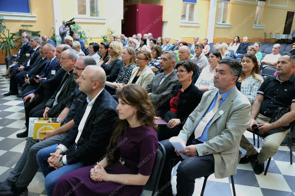 Kárpát-medencei Családok Konferencia Beregszászon
