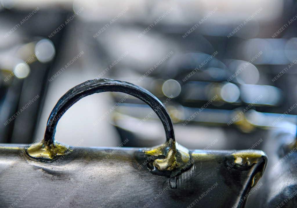 Ipar - Mesterség - Kolompkészítő Nyíregyházán