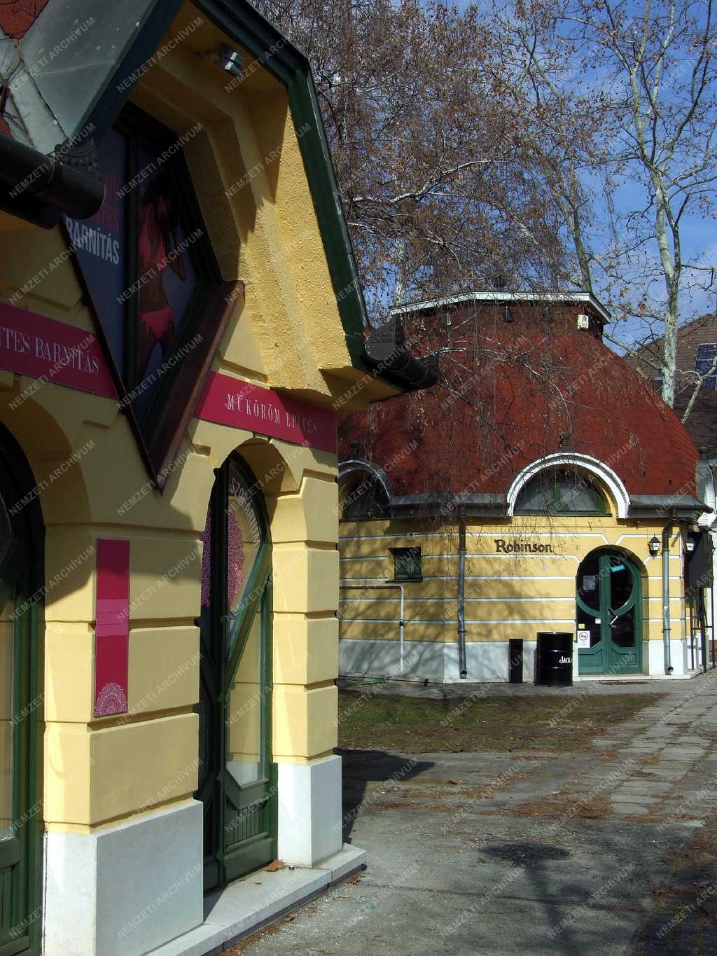 Városkép - Cegléd - Kereskedelmi épületek