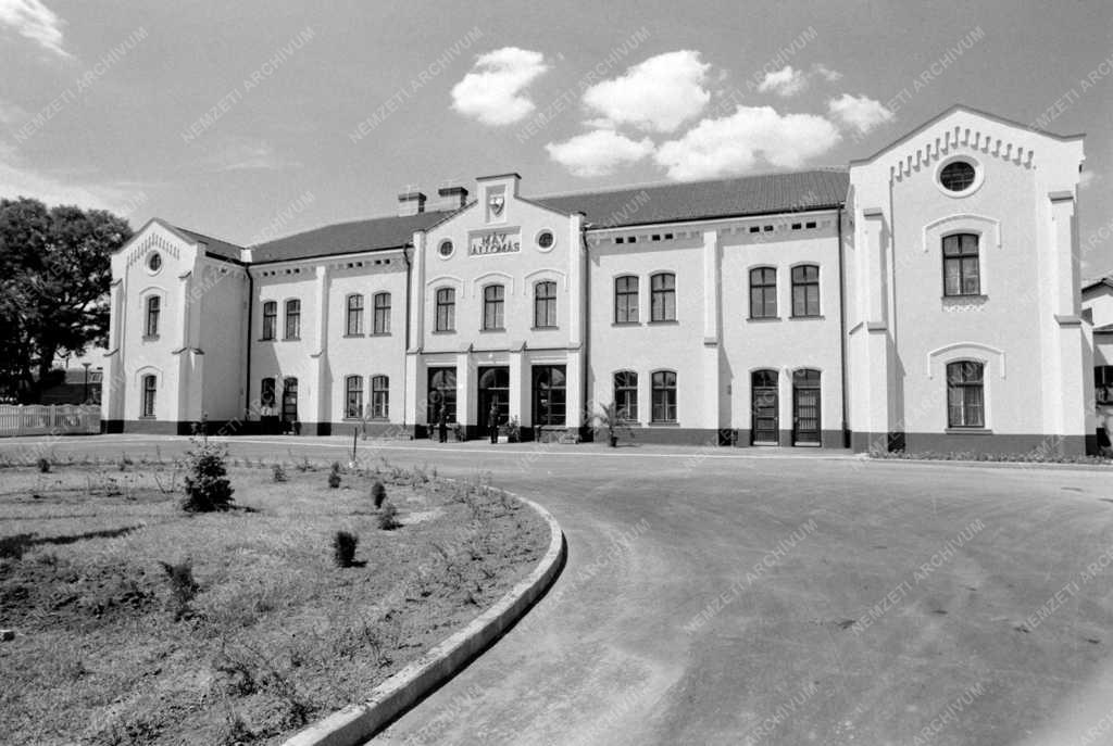 Épületfelújítás - A püspökladányi vasútállomás felavatása