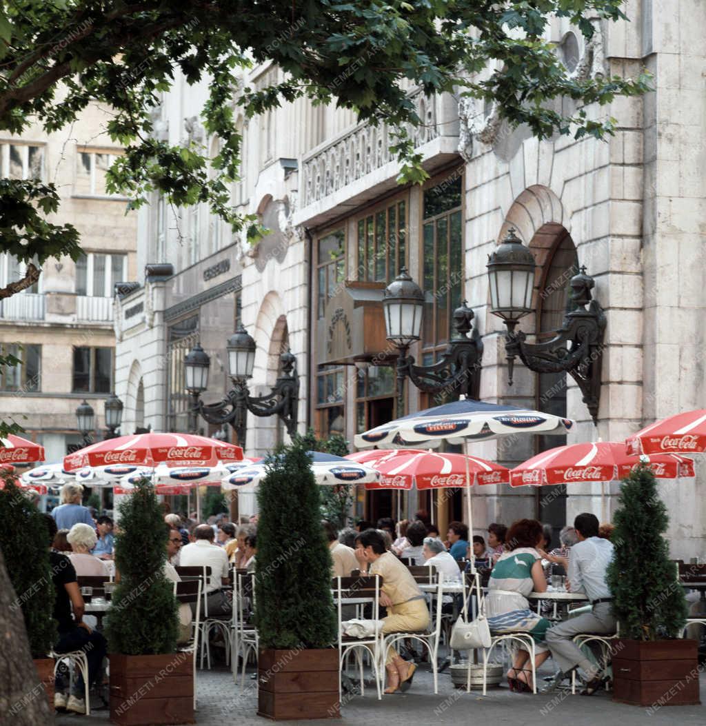 Városkép - Vörösmarty tér