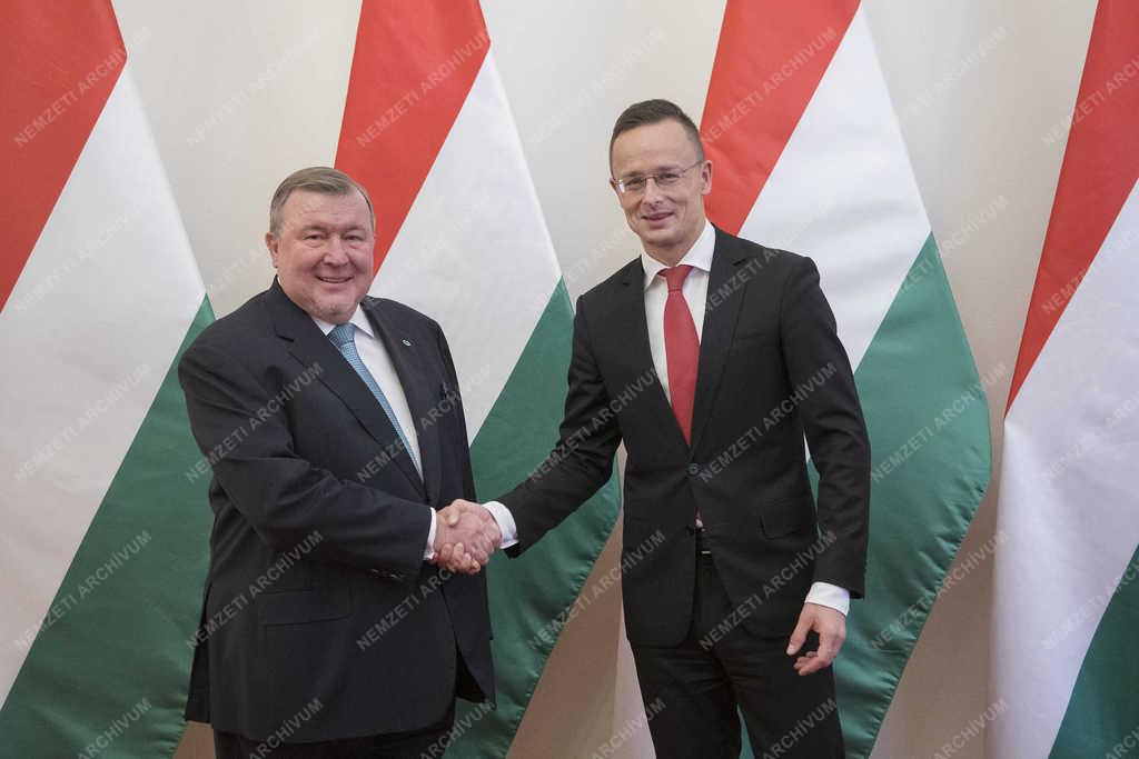 Szijjártó Péter a Nemzetközi Beruházási Bank elnökével tárgyalt