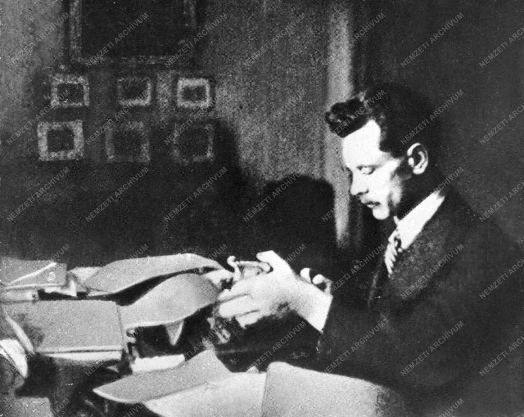 József Attila költő