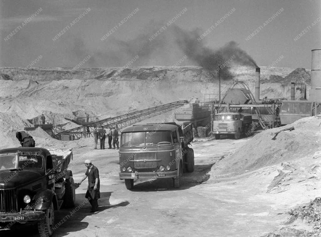 Építőipar - Épül a Balatoni műút