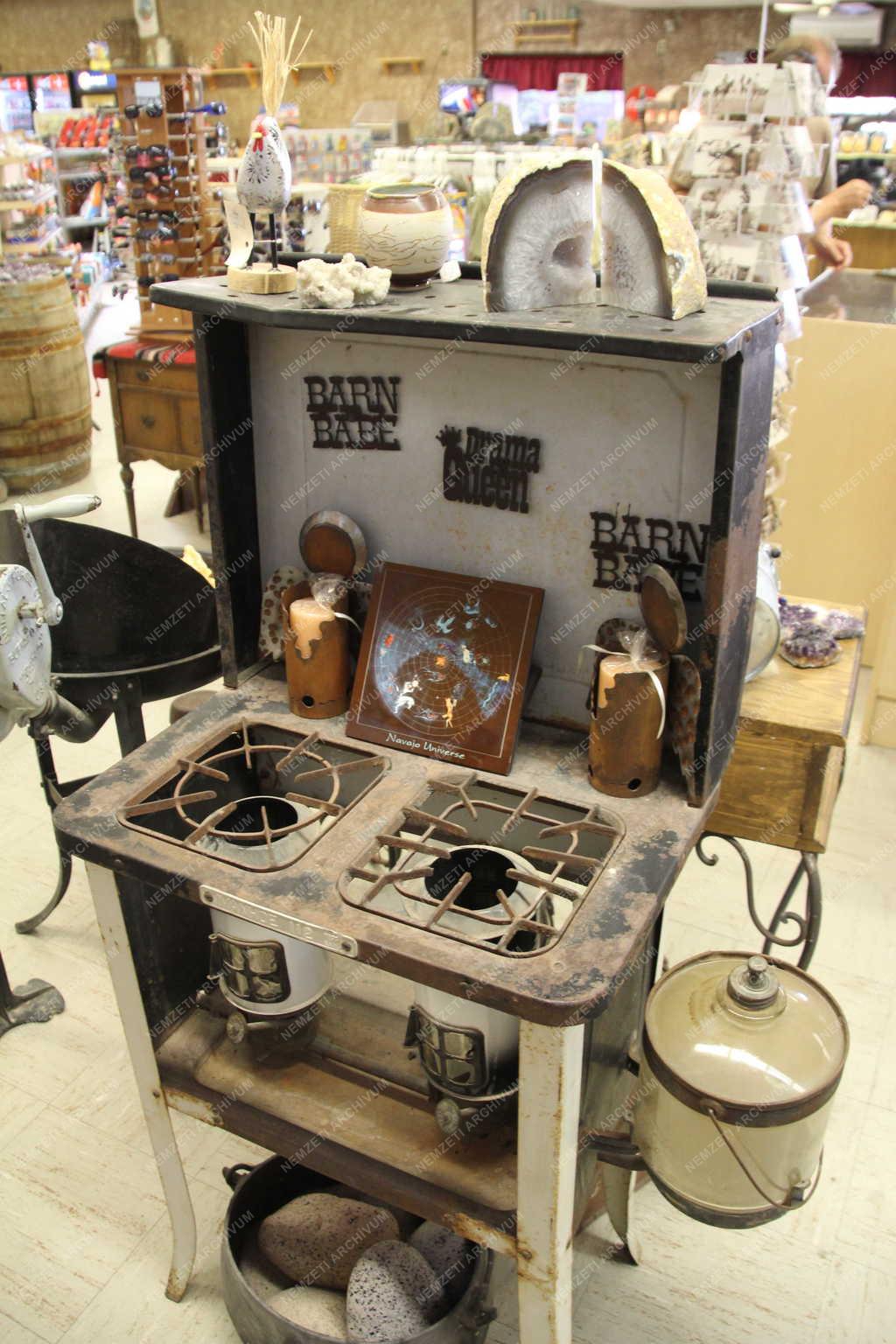 Kereskedelem - Ajándéküzlet Death Valleyben