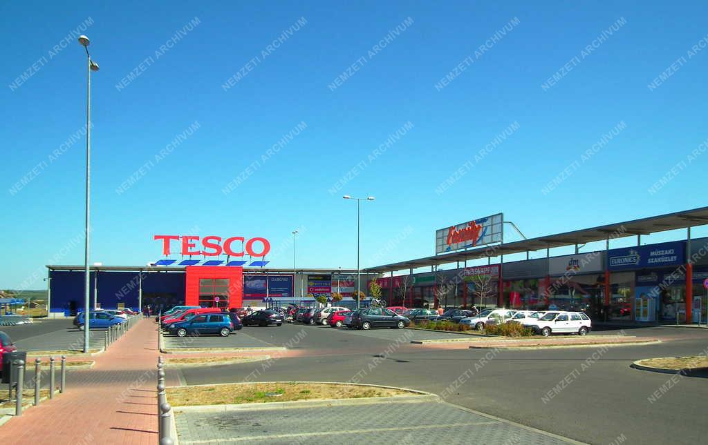 Kereskedelem - Vác - TESCO áruház