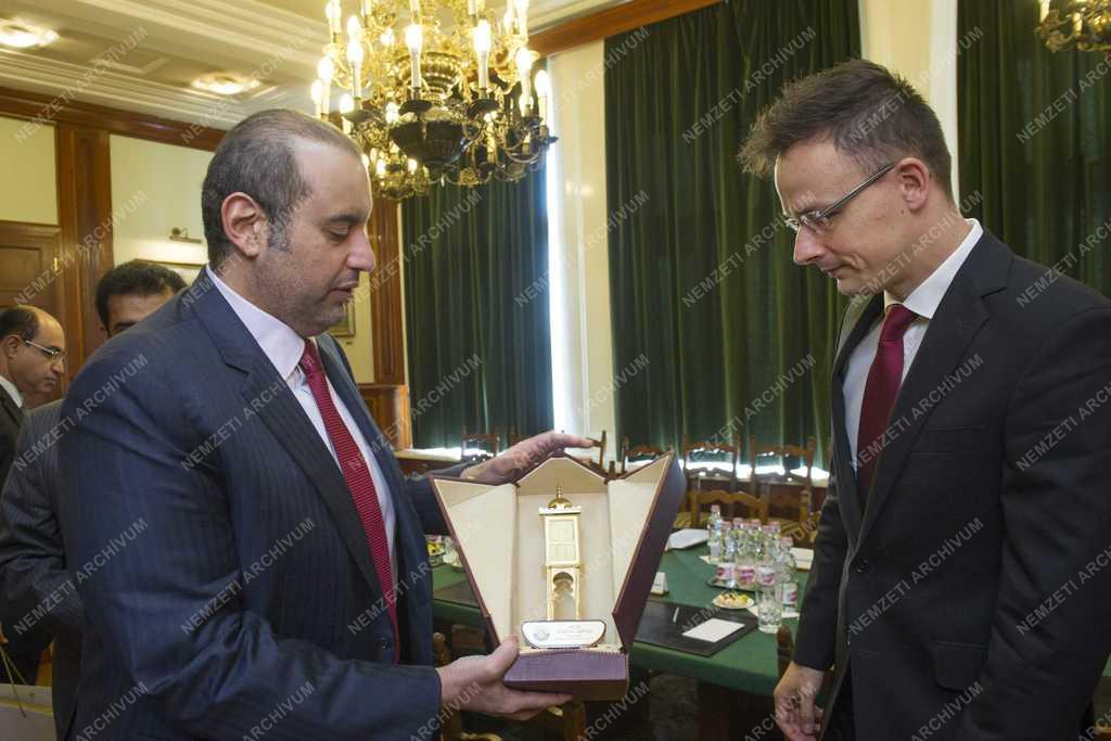Szijjártó Péter a magyar-katari gazdasági kapcsolatokról egyeztetett