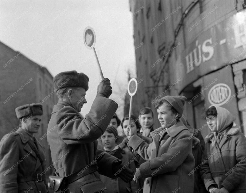 Oktatás - Közlekedés - Úttörő-közlekedési óra Óbudán
