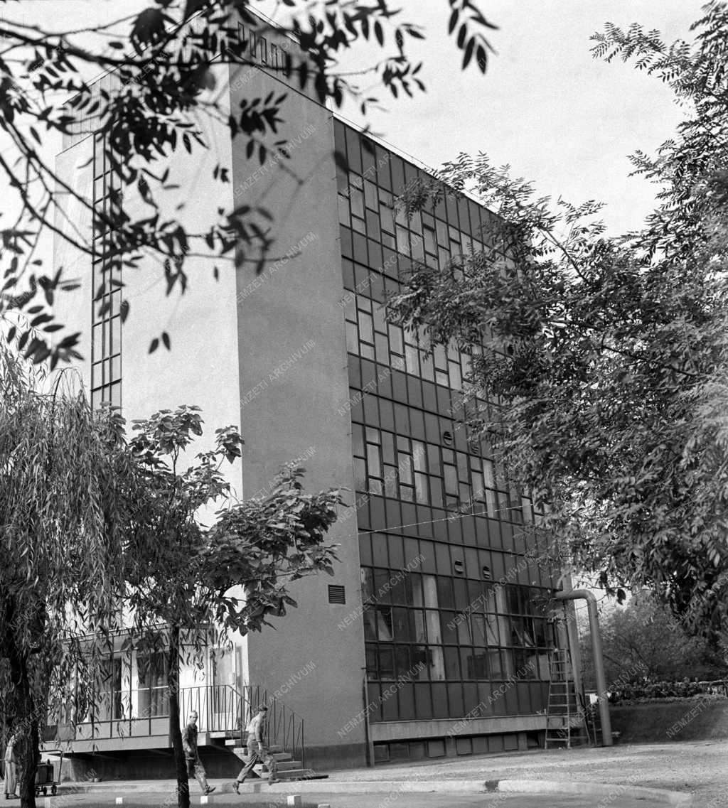 Ipar - Phylaxia Oltóanyagtermelő Vállalat