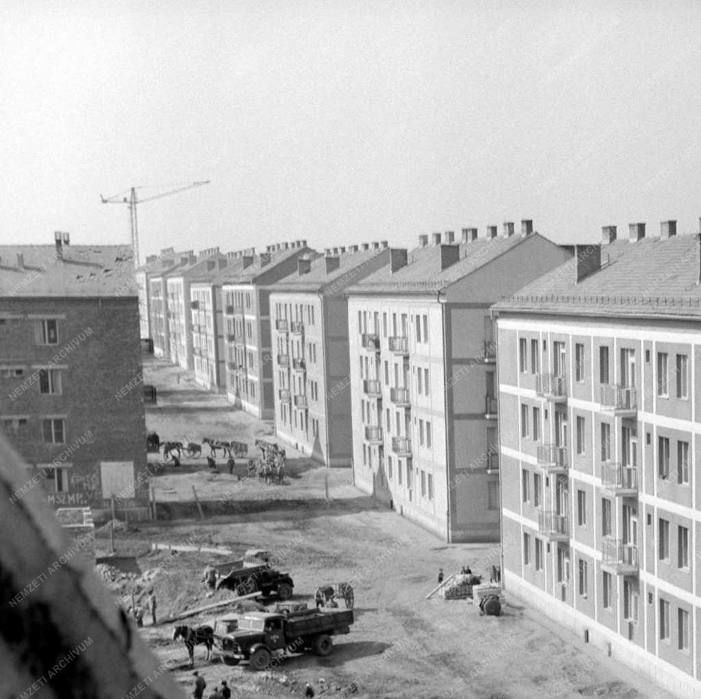 Városkép - Építőipar - A pécsi uránércbányászok lakótelepe