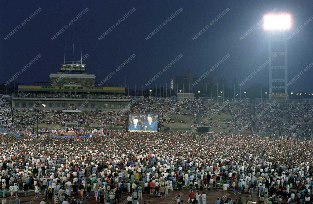 Vallás - Billy Graham a Népstadionban