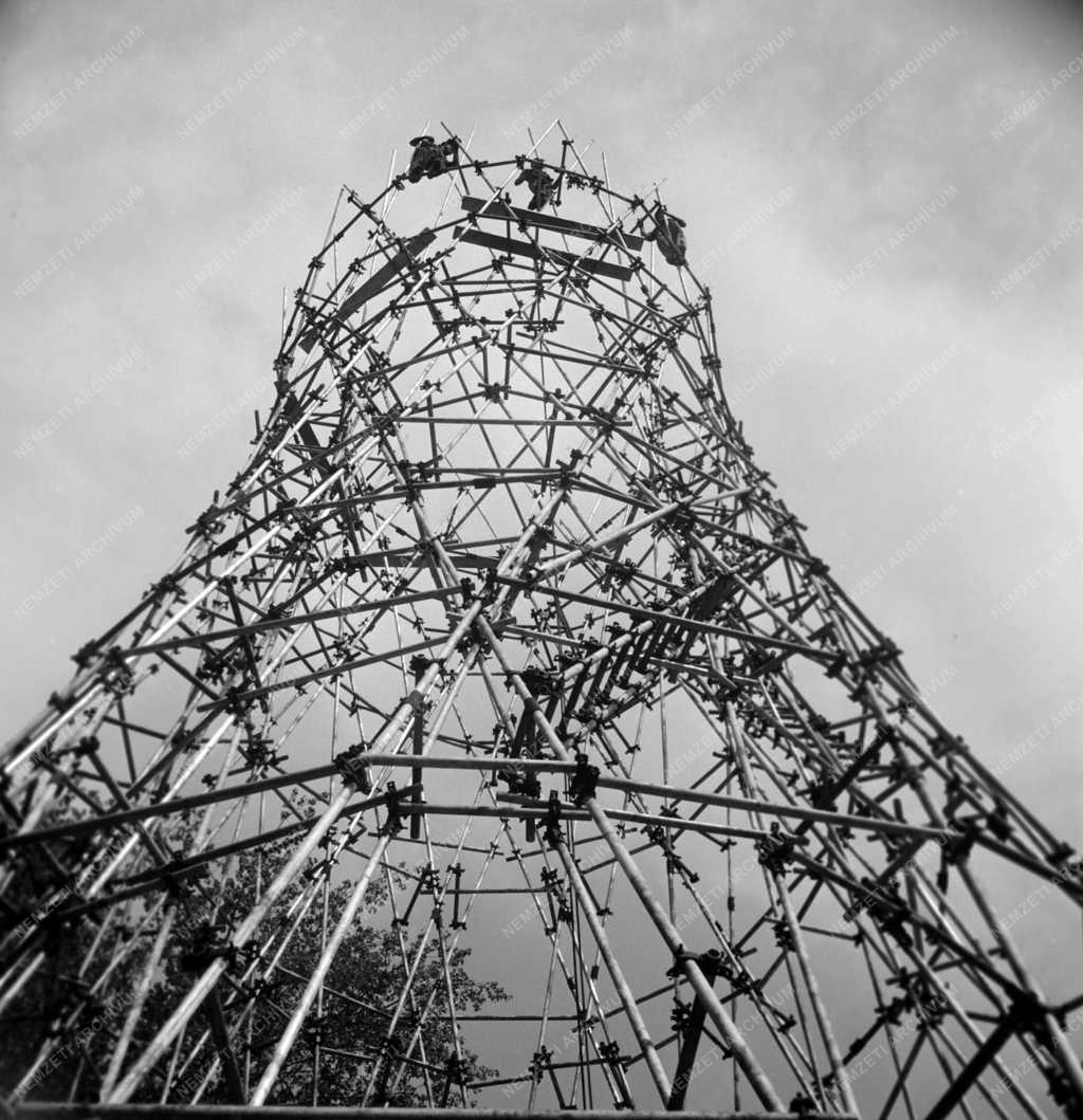 Vásár - Az Ipari Vásár építkezése