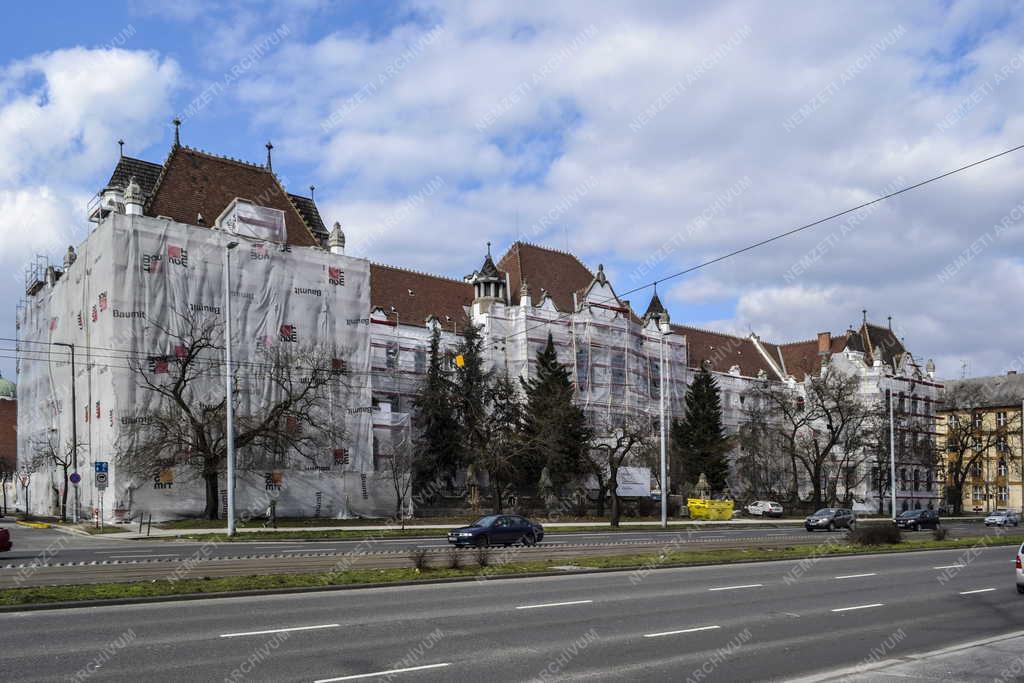 Budapest - Felújítás alatt a Tündérpalota