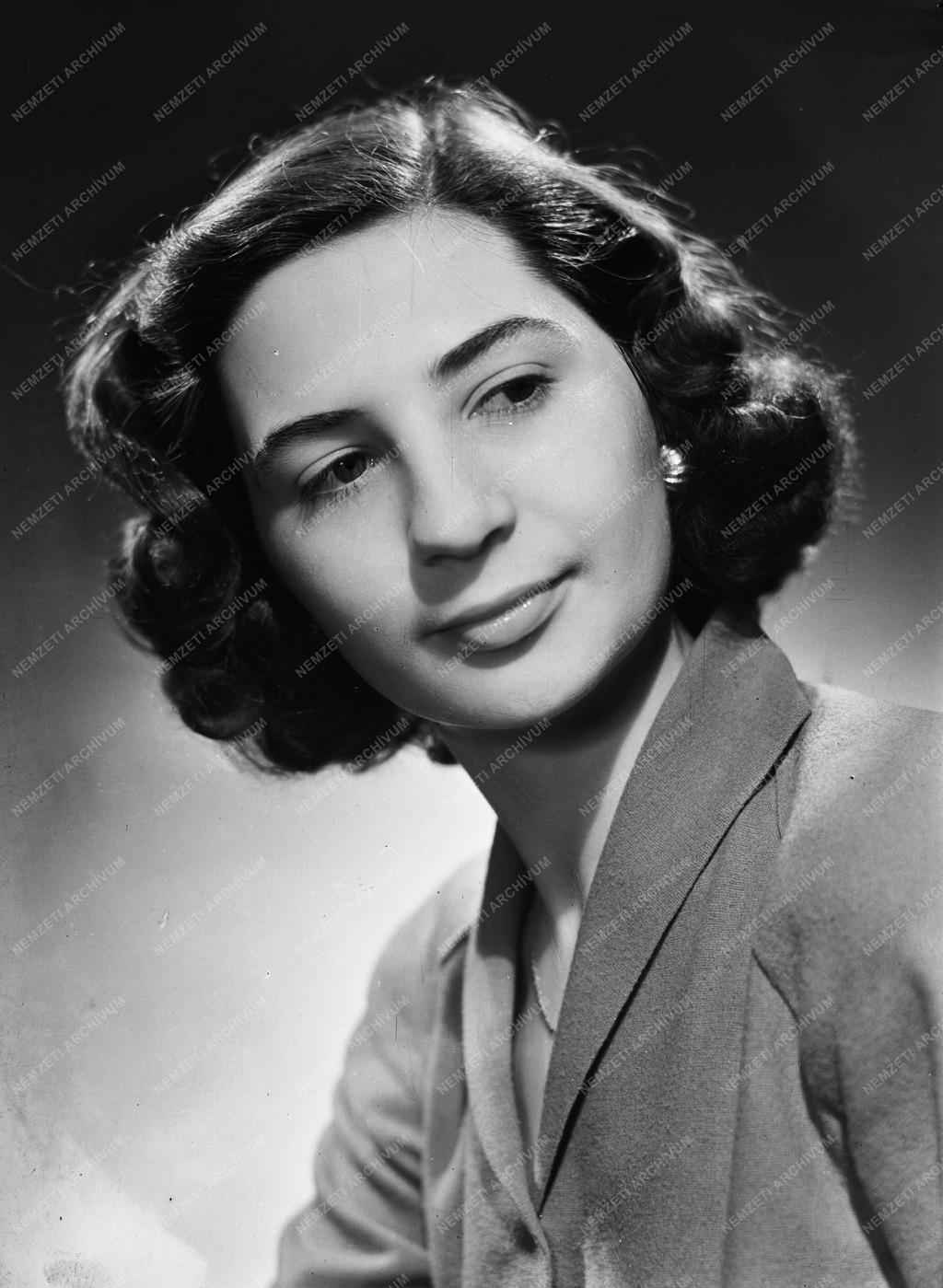 Csinády Dóra balettművész