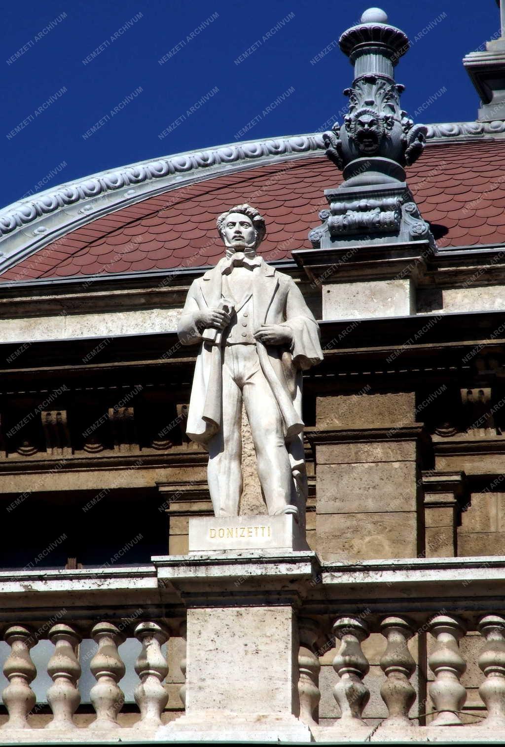 Köztéri szobor - Gaetano Donizetti szobra