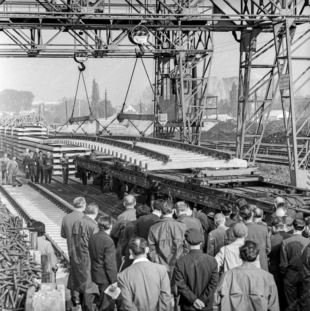 Közlekedés - Külkapcsolat - OSzZsD képviselői magyarországi vasútépítési bemutatón