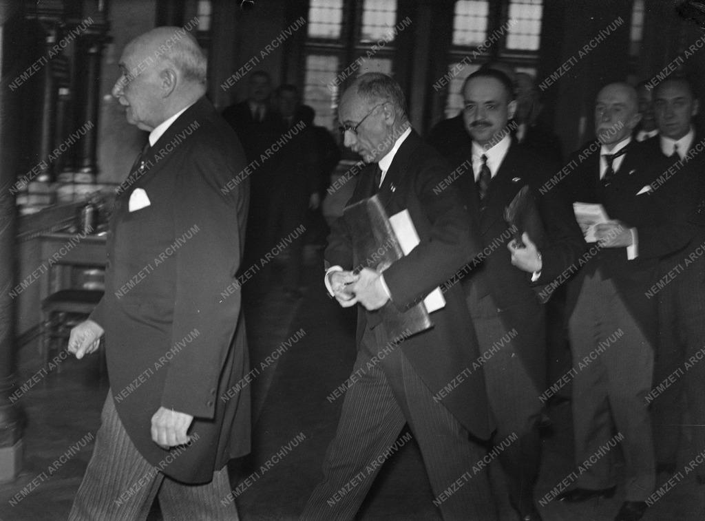 Belpolitika - A Teleki-kormány bevonul a képviselőházba